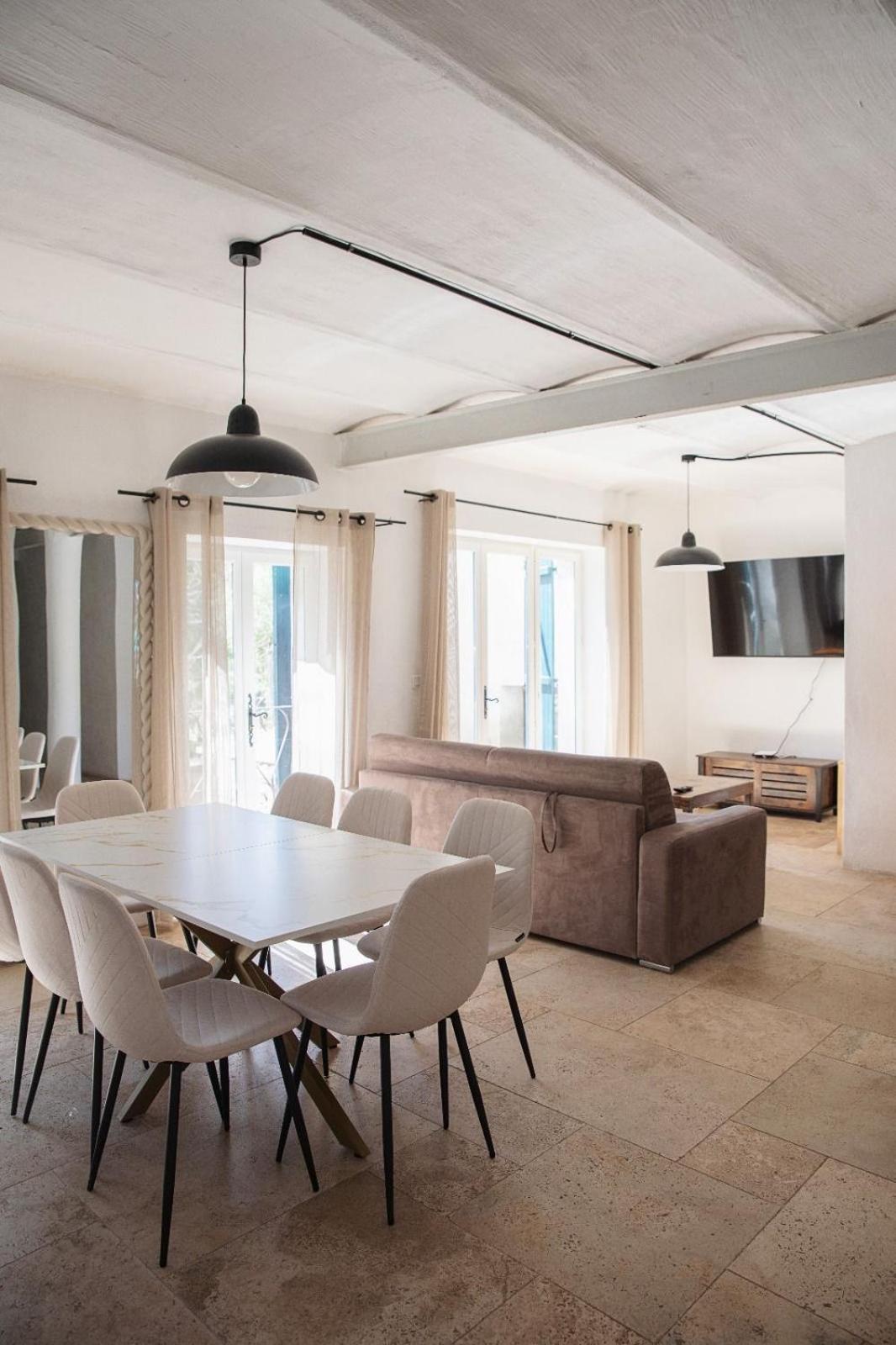 Notre Dame Des Anges Appartement Lurs Buitenkant foto